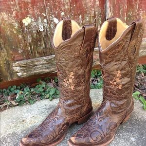 Corral boots 6 1/2 Med.
